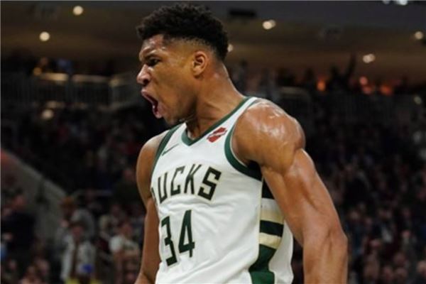 队记：比尔对放弃交易否决权加入雄鹿队持开放态度.